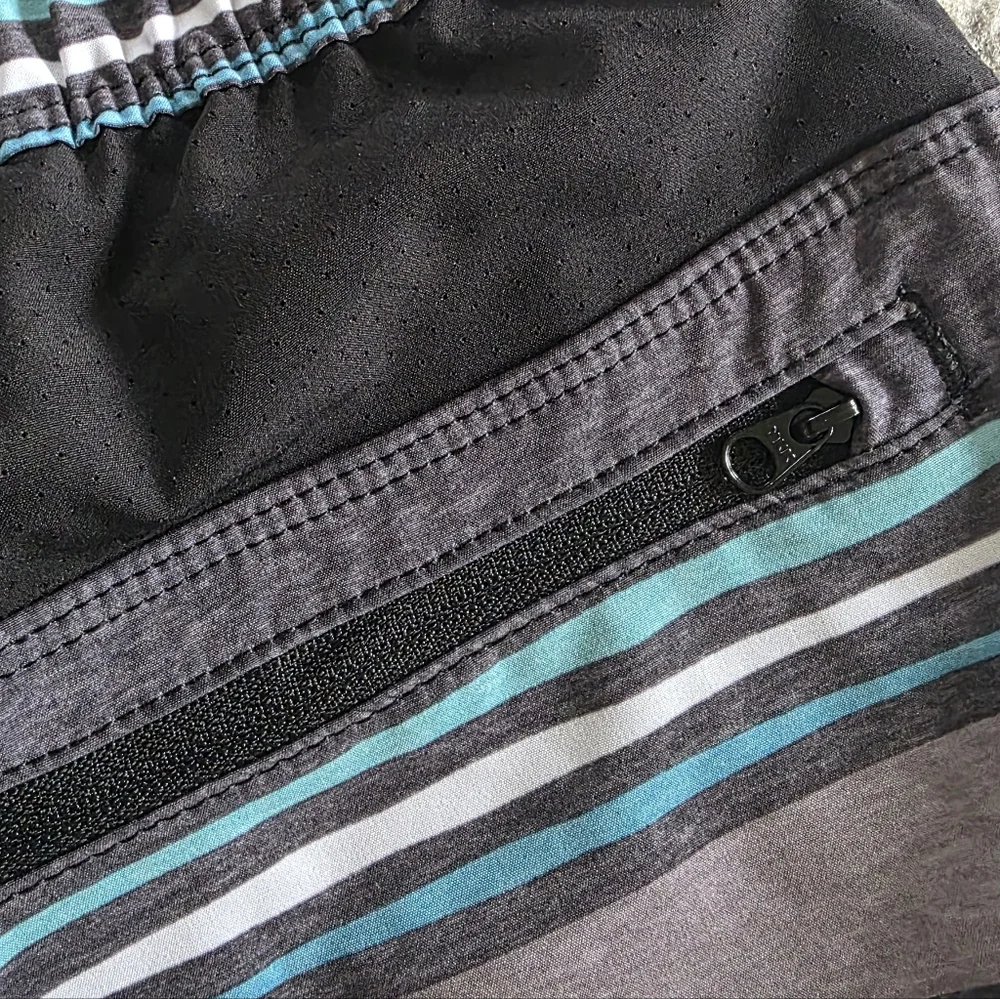 Speedo men's tech volley swim shorts striped NEW Size Small